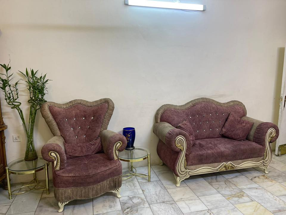 السلام عليكم 
للبيع المعروض الاخضر ٧ مقاعد سعره ١٥٠ الف
الوردي ٧ مقاعد سعره ٢٥٠ الف 
الاسعار نهائيه وغير قابله للتفاوض
الموقع بغداد البياع 
***********
