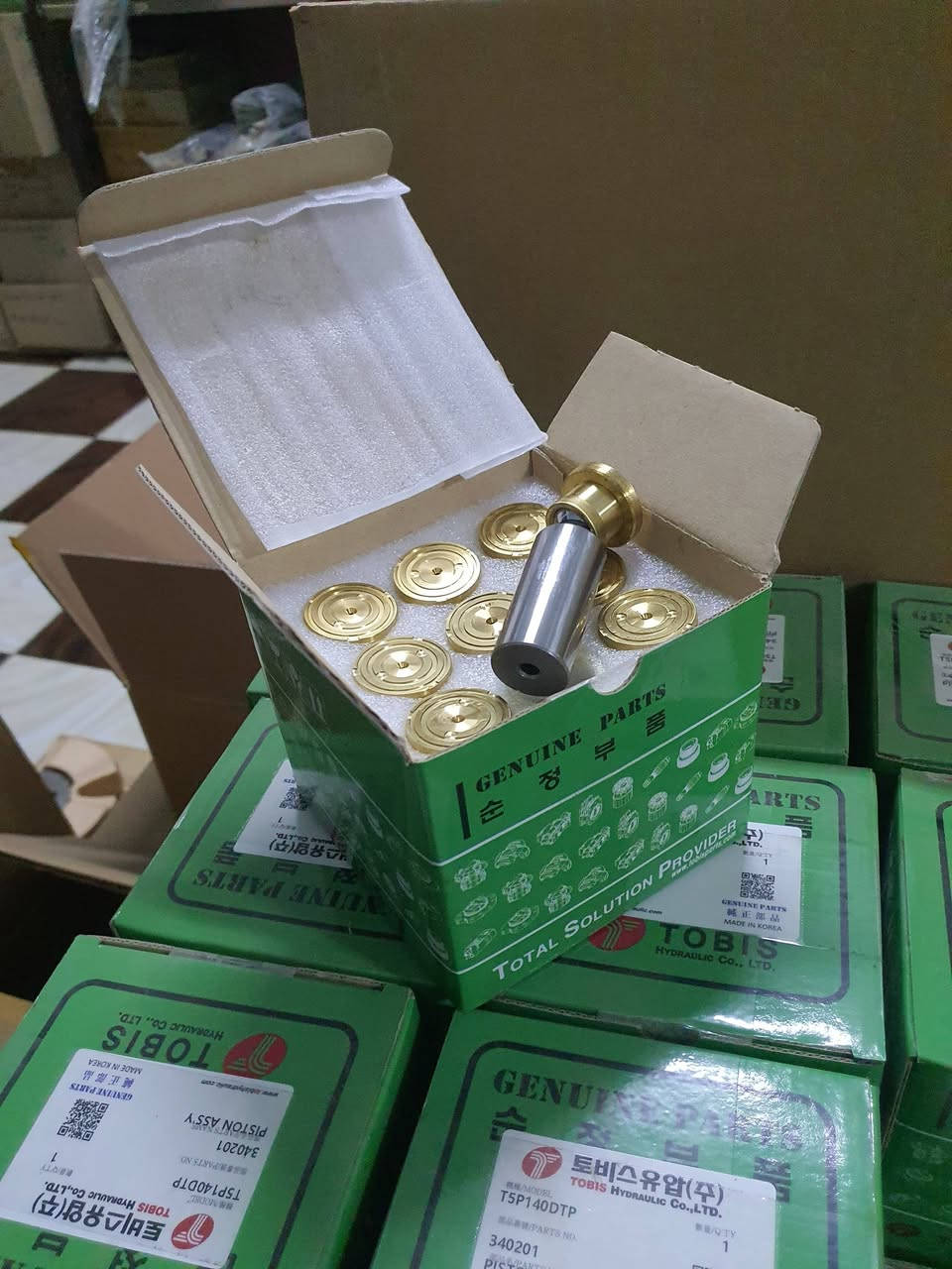 هل سئمت من التوقفات المفاجئة لحفارتك؟ الجودة الرديئة لقطع الغيار هي العدو الأول لربحيتك.
🥇 أعلى جودة لقطع غيار حفارتك .
نحن لا نقدم قطع غيار، بل نقدم ضمان استمرارية عمل معداتك. قطع الغيار الكورية عالية الجودة هي الخيار الأمثل لعمر أطول وأداء لا يتوقف!
✅ الحل الأمثل لطلمبات الهيدروليك:
اطقم سيلات
متخصصون في توريد وعمرة طلمبات الهيدروليك لماركاتك الكبرى:
 * دوسان (DOOSAN)
 * دايو (DAEWOO / DEVELON)
 * فولفو (VOLVO)
 * هيونداي (HYUNDAI)
 * سامسونج (SAMSUNG)
⚙️ القطع الداخلية: السر في الجودة الكورية 
نوفر مجموعات الروتاري (Rotary Groups) والقطع الداخلية بأعلى جودة، مطابقة للمواصفات القياسية:
| المكونات المتاحة | المجموعات المتوفرة |
KAWASAKI 
             K3V112DTP
             K5V140DTP
             K3V140DTP
             K3V180DTP
| ريجوليتور / منظم طلمبة الهيدروليك (الأعلى جودة) | K5V140DTP |
| برميل جلب نحاس مطبوخ وباليتة | K3V140DTP | K3V180DTP
| طقم بستم / كباس / زغادات |
| طقم سوستة، شبكة، وردة مصمتة، بول جايد / بيضة | والمزيد لجميع الموديلات! |
> نضمن لك: دقة متناهية في التصنيع لتقليل الاحتكاك وزيادة عمر الطلمبة، مما يعني توفير المال والوقت في موقع العمل.
> 
🛠️ خدمة العمرة: حلول متكاملة لـ طلمبة الهيدروليك
لا حاجة لتغيير الطلمبة بالكامل! خبرتنا في عمرة طلمبات الهيدروليك تعيدها لك وكأنها جديدة.
لدينا كل ما تحتاجه لصيانة معداتك الكورية:
 * قطع غيار عمرة الموتور
 * قطع غيار طلمبة الهيدروليك
 * أطقم سيلات وحشاوي البساتم، جوانات، كوتشات، تروس.
 * جلب نحاس وحساسات وغيرهمما يلزم حفارتك.
📞 لا تضيع دقيقة عمل أخرى! اتصل بنا الآن:
إذا كنت تعمل في المقاولات، الكسارات، أو المحاجر، فإن جودة قطع الغيار هي استثمارك الأول.
للاستفسار وطلب القطع
 (مكالمة أو واتساب):
010 30059645 
 01030059645
محمود هاشم
شركة الراية لقطع غيار المعدات الثقيلة
#قطع_غيار_حفارات #دوسان #دايو #ديفيلون #هيدروليك #طلمبة_هيدروليك #مقاولات  #DOOSAN #DEVELON #DAEWOO #كسارات #محاجر #حفارات #VOLVO #HYUNDAI #Rotary_group


**إذا كنت صاحب هذا الإعلان وتريد حذفه لأي سبب، رجاءا أرسل رسالة إلى الدعم الفني**