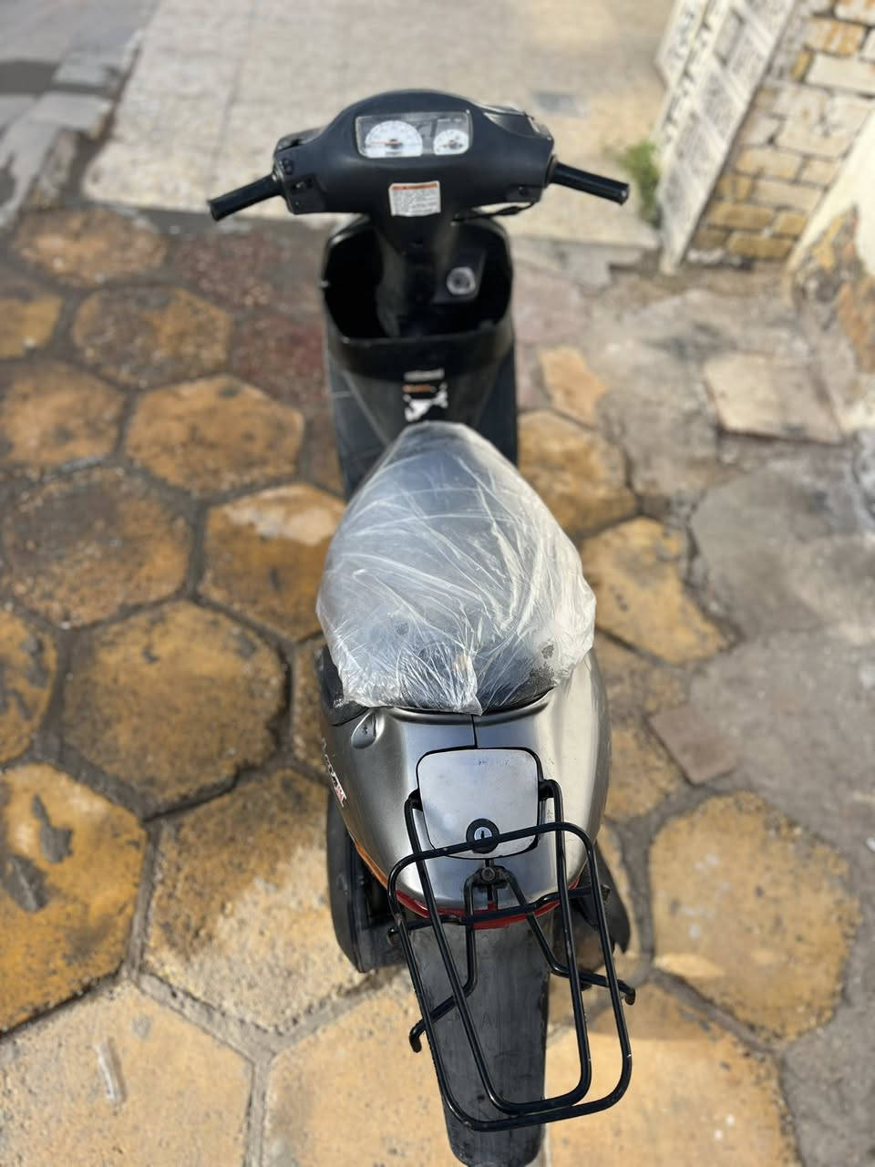 جنطه كهربائيات شغاله باتري جديد تواير جدد تجفيت جديد أوراق بسمي نقصه عرموطة سلف والستان موجود بس طاك السعر ***********
