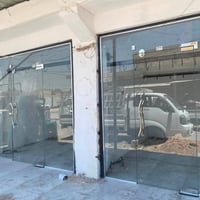 زجاج ١٠ ملم • زجاج مقسّى • أبواب ألمنيوم