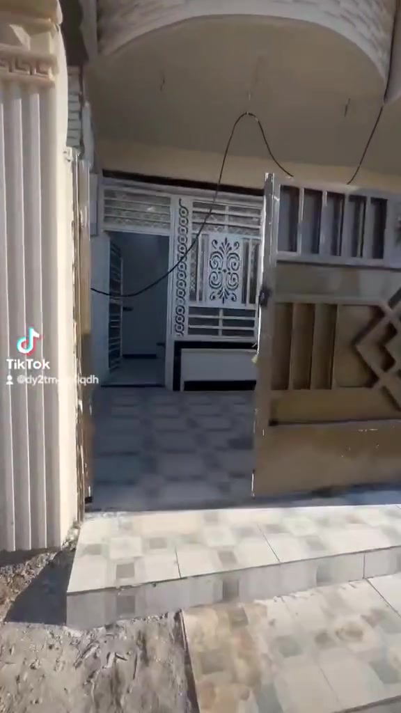 🏡 للبيع أو المراوس – دار ضمن مشروع الإسكان
📍 الموقع: كربلاء – قضاء الحسينية – العطيشي – حي بغداد (شارع بغداد)، قريب على شارع المواكب (عامود 312).
📐 المساحة: 125 م²
📜 الطابو: صرف
🏗 البناء: طابقان – بناء جديد
✨ مواصفات الدار: 🛏 4 غرف نوم
🛋 صالتان
🛎 استقبال
🍽 مطبخ
🌿 منور
🚗 كراج
🚿 صحيات
✅ تصلح للسكن أو حسينية.
💰 السعر المطلوب: 60 مليون دينار (قابل للتفاوض).
🏦 المتبقي للمصرف العقاري: 38 مليون دينار
💵 القسط الشهري: 300 ألف دينار.
📞 للاستفسار والاتصال: ***********
📲 واتساب متوفر
