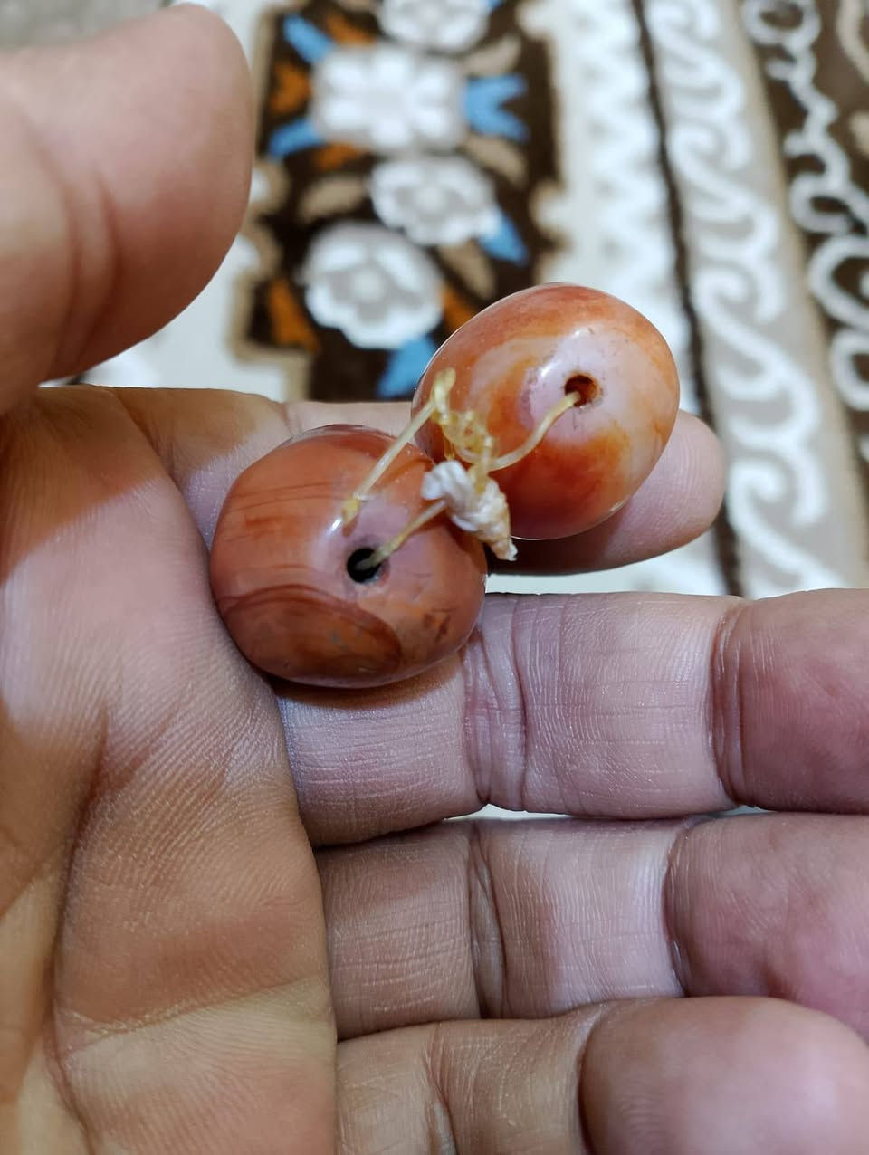 نوادر السليماني الخرز القديم مال اهلنا وعرج
ملاحظه.. العرج طبيعي بس الخاتم مو فضه 
واتساب ***********
