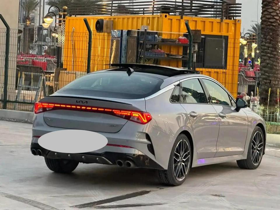 🔥 فرصة قوية – سيارة بسعر كاسر للسوق 🔥
🚗 KIA K5 GT 2500 TURBO – موديل 2022  
أعلى فئة | محرك تيربو قوي

لون أسمنتي مميز يخلي السيارة شكلها رياضي وفخم.

📍 الموقع: كربلاء  
📄 رقم بغداد  
✍️ باسمي هزه  
🪪 سنوية جديدة

⚠️ ملاحظة: السيارة حادث (موضح بالسونار بكل وضوح)

⭐ أبرز المواصفات:
• بصمة أبواب + تشغيل عن بعد  
• شاشة كبيرة + داخلية جلد ملكي  
• رادار أمامي / جانبي / خلفي  
• بريك طوارئ + حساسات خلفية  
• هاند بريك بصمة  
• ميموري كشن  
• تبريد وتدفئة كشنات  
• Auto Hold للتوقف الإلكتروني  
• 4 وضعيات قيادة (Sport / Smart / Eco / Normal)  
• كزوز رياضي بثلاث أصوات  
• سياقة إلكترونية + تحديد مسار  
• مواصفات كثيرة غيرها

💰 السعر: 157 ورقة فقط  وقابل للنقاش
⬇️ يعتبر من أرخص الأسعار بالعراق من الشمال للجنوب  
💬 قابل للنقاش للجادين

📞  للمعاينة أو الاستفسار خاص أو اتصال واتساب
*********** 
***********

🚀 سيارة رياضية + فخمة + سعر فرصة… اللي يعرف سوق الـK5 يعرف قيمته
