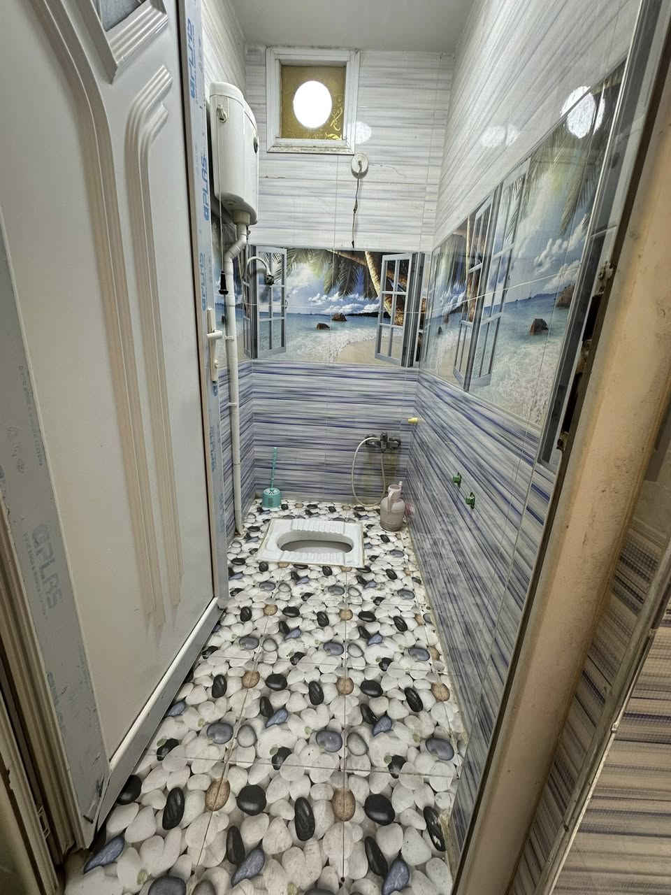 السلام عليكم دار للبيع الموقع ابو الخصيب خلف مدارس رفح يبعد عن الشارع السياحي 80 متر زراعي بسم عراقي  مساحته 150 متر الطابق الارضي يحتوي على استقبال وصاله ومطبخ وغرفه نوم ومشتملات 2 ومناور 2 وكراج مع الاثاث 

الطابق الثاني يحتوي على 3 غرف منام وصاله ومشتمل بناء درجه اوله طابوق خدمات كامله ماي تبليط مجاري بنفس الشارع 4 مدارس السعر 185قابل للتفاوض للستفسار ***********
