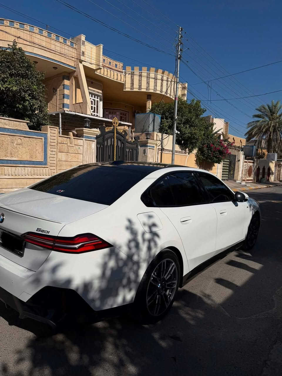 السلام عليكم
BMW 520i وكالة العروش
فخامة ألمانية بتصميم جديد كلياً وان من وكالة العروش *مكفولة كفالة عامة
مغلفه bbfاصلي ضمان 15 سنة 
ممشى
٤٥ الف كيلوا م
Mباكج
***********
