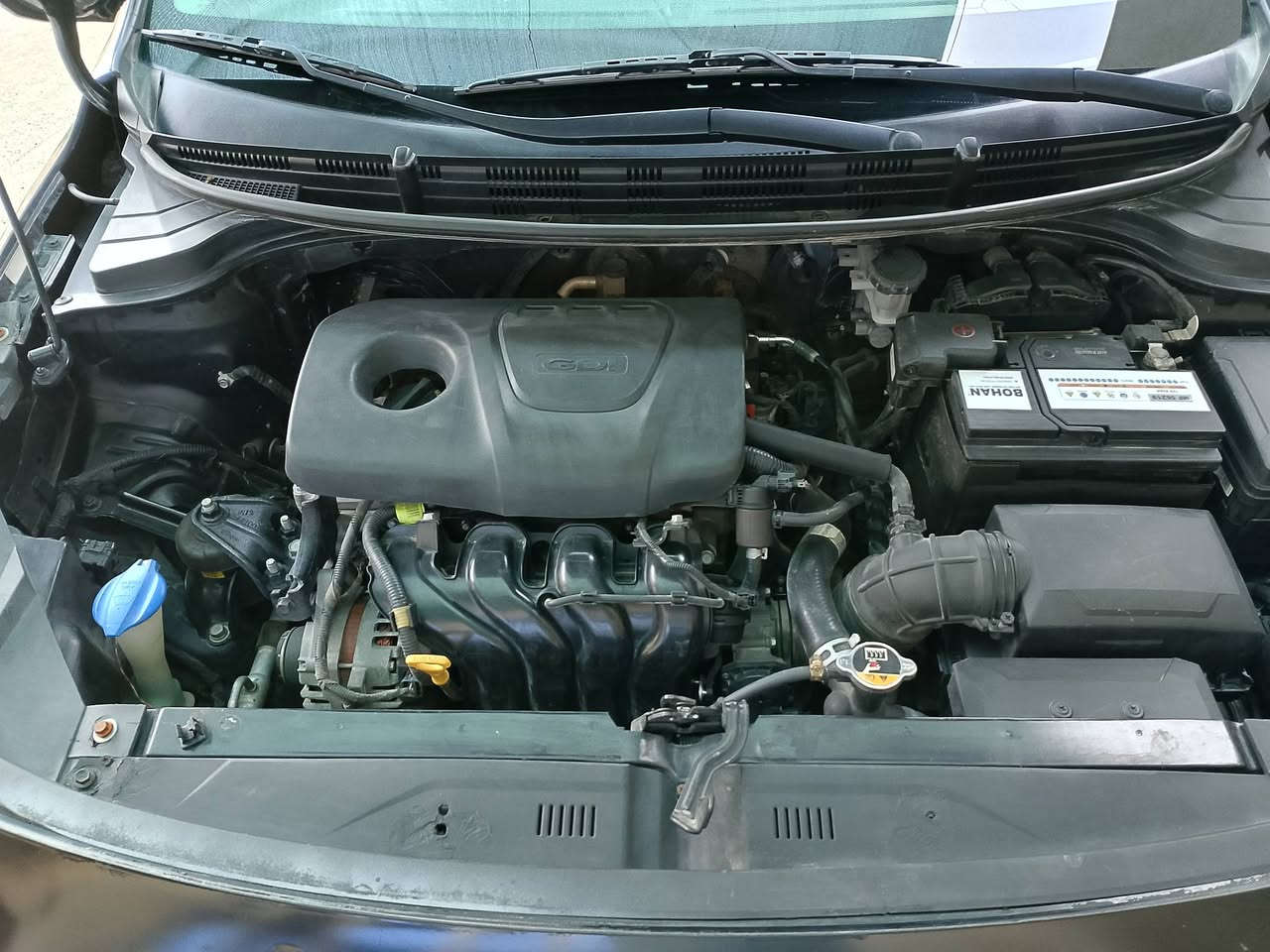 🚗 للبيـع: كيا ريو 2018 - وارد أمريكي 🚗
السيارة نظيفة جداً وبمواصفات مميزة، وهذا كامل التفاصيل:
 * نوع السيارة: كيا ريو (Kia Rio).
 * الموديل: 2018.
 * المحرك: 1.6L GDI (محرك نشط واقتصادي جداً).
 * ناقل الحركة: أوتوماتيك (AT).
 * المسافة المقطوعة: 100 ميل فقط (ما يعادل تقريباً 161 كيلومتر).
 * حالة البدن (الضرر): بوند (بنيد) فقط، بدون أي ضرر داخلي (لغد، شاصي، إيرباج كله سليم بشرط الفحص).
 * الملاحظات: توجد آثار "حالوب" بسيطة جداً وغير مؤثرة على جمالية السيارة.
 *  شرط التحويل السيارة.
💰 السعر المطلوب: 107 ورقة (10,700 دولار) وبي مجال طيب للشراي الجاد.
📍 المكان: [موصل] قرب دجله ستي 
📞 للتواصل والاستفسار: [ ***********
