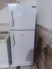 ثلاجه بيضاء • ثلاجه حمراء • شغالة