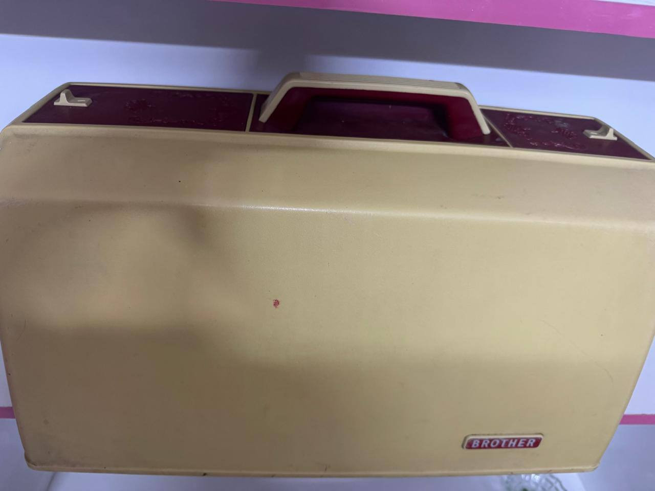 مكائن للبيع نظيفة جدا
برذر مؤسسة قديم اصلي ياباني نظيفة جدا سعر ١٨٠ ألف 
مكينة سنكر أوربي خياط وزكزاك نظيفة جدا سعر ٥٥ ألف 
***********
