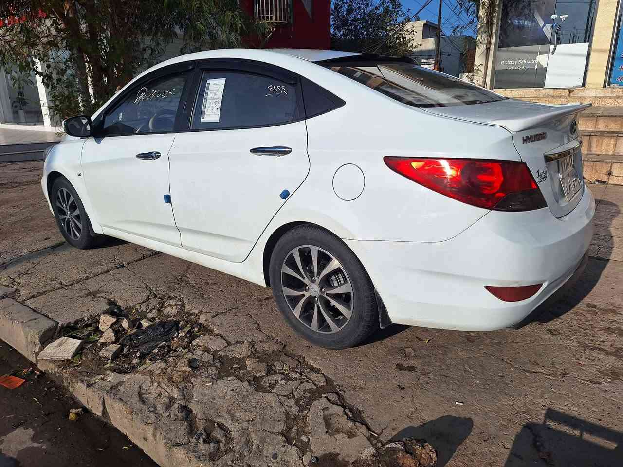 اكسنت مضلع 2012 

رقم اربيل  شرط التحويل... سياره بدون صبغ 

مكينه مامفتوحه شرط گير شرط

طخم وره وگدام جديد

 بطارية جديده 

طخم تايرات جديد

السيارة جاهزة ومايعوزها اي شي 

المواصفات تحكمات جهتين فتحه بالسقف وبقية الشغلات معروفة 

خمسة ويل كب 

بيها بارد مكانتين 

السعر 110 وبيها مجال للطيبين

للتواصل العنوان حي التحرير ***********

***********

***********
