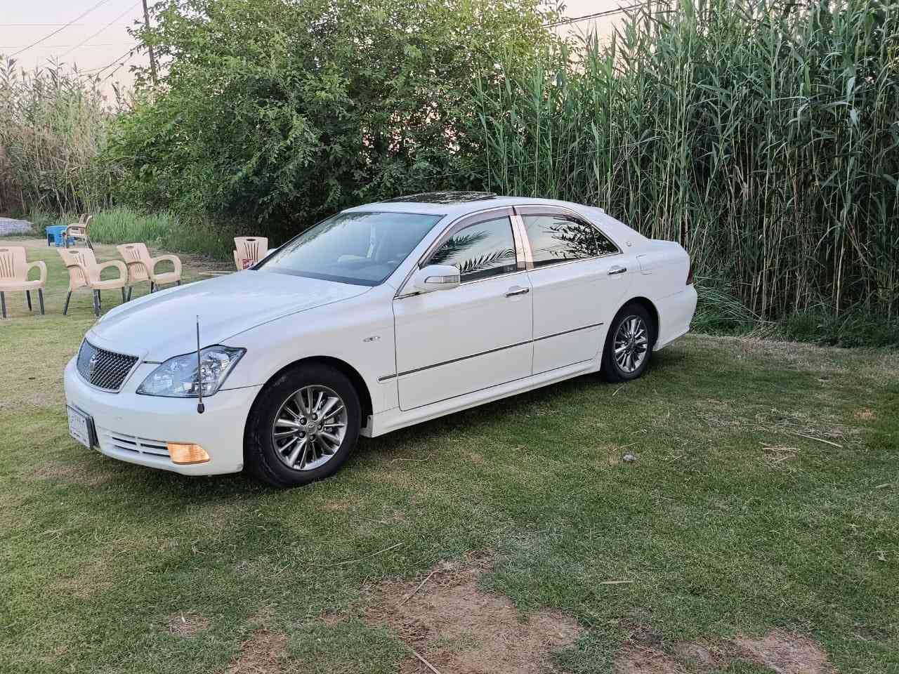 ⸻

🚘 شاهين للبيع 🚘
موديل 2005
🔹 رقم بغداد

🔹 شاصي: 82
🔹 فتحة سقف (بانوراما)
🔹 غرفة جلد
🔹 حساسات
🔹 3 دكم
🔹 موجود مكان الدكمة الرابعة (الخلفية) وإذا تريد أضيفها

🔹 قرار: 48 مبايعات
🔹 السيارة مرتبة وحلوة

💰 السعر: 120 ورقة وقابل للتفاوض ويا الجاد

📌 ملاحظة:
الكمرك على المشتري، محسوب تقريبًا 1,850,000
(السيارة بيها شهادة إيداع ومندفعلها كمرك سابقًا)

🔁 مراوسة متوفرة
إذا أكو سيارة مرتبة وحلوة، تنحسب تقريبًا 50 وآخذ فرق

📞 رقم الهاتف: ***********
📩 اتصال أو واتساب
