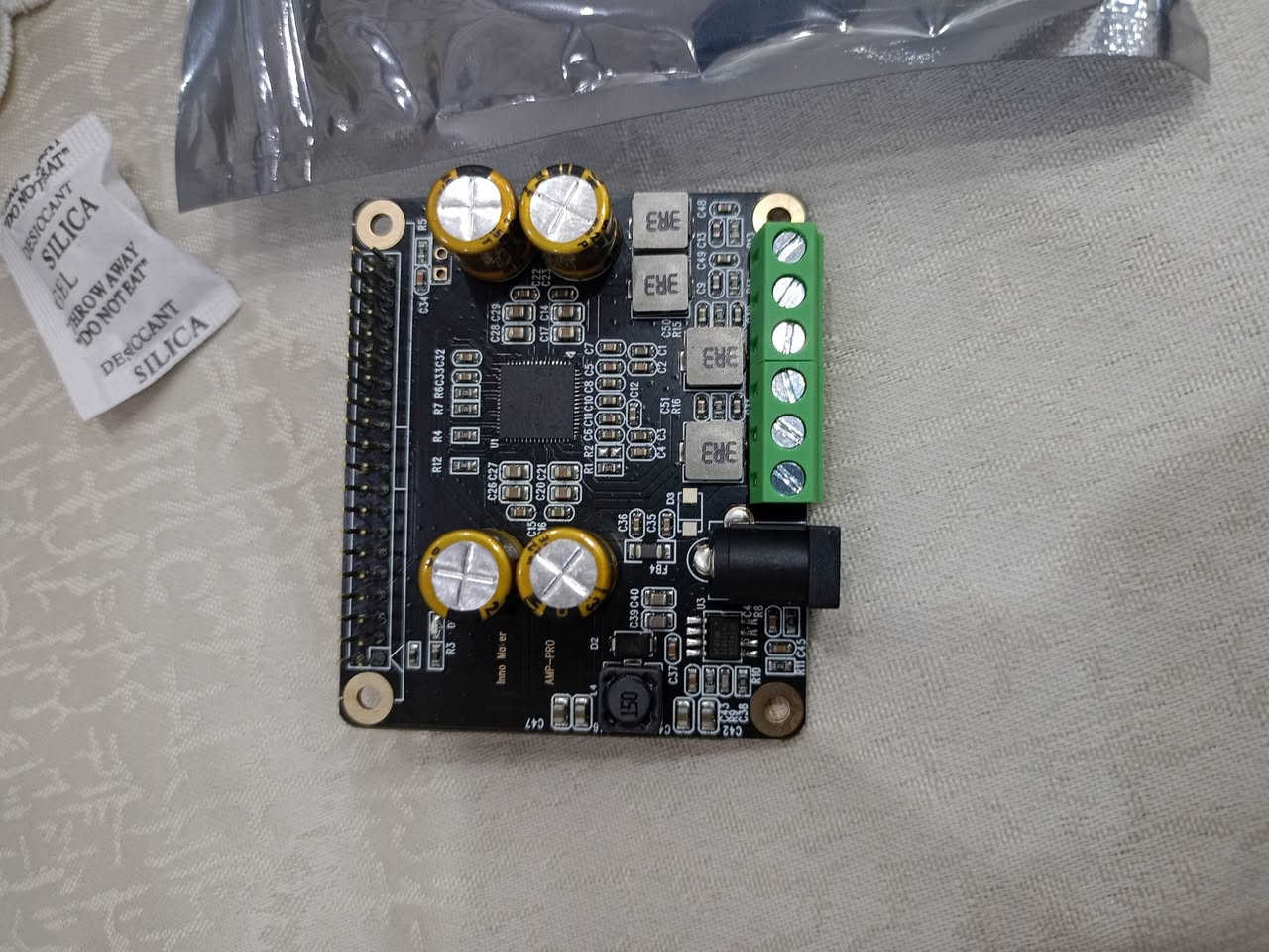 متوفر لوحة مضحم صوت بهذا الشكل جديد بالكارتون مالته حتى الباركود بي سعره بالموقع غالي اللي يفيدة ينطي سعر بي وتوصيل متوفر لكل محافظات العراق


**إذا كنت صاحب هذا الإعلان وتريد حذفه لأي سبب، رجاءا أرسل رسالة إلى الدعم الفني**