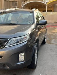 سورنتو للبيع خليجي 14 بدون قطرة صبغ اربع سلندر دوش  بسعر مناسب  رقم 07...