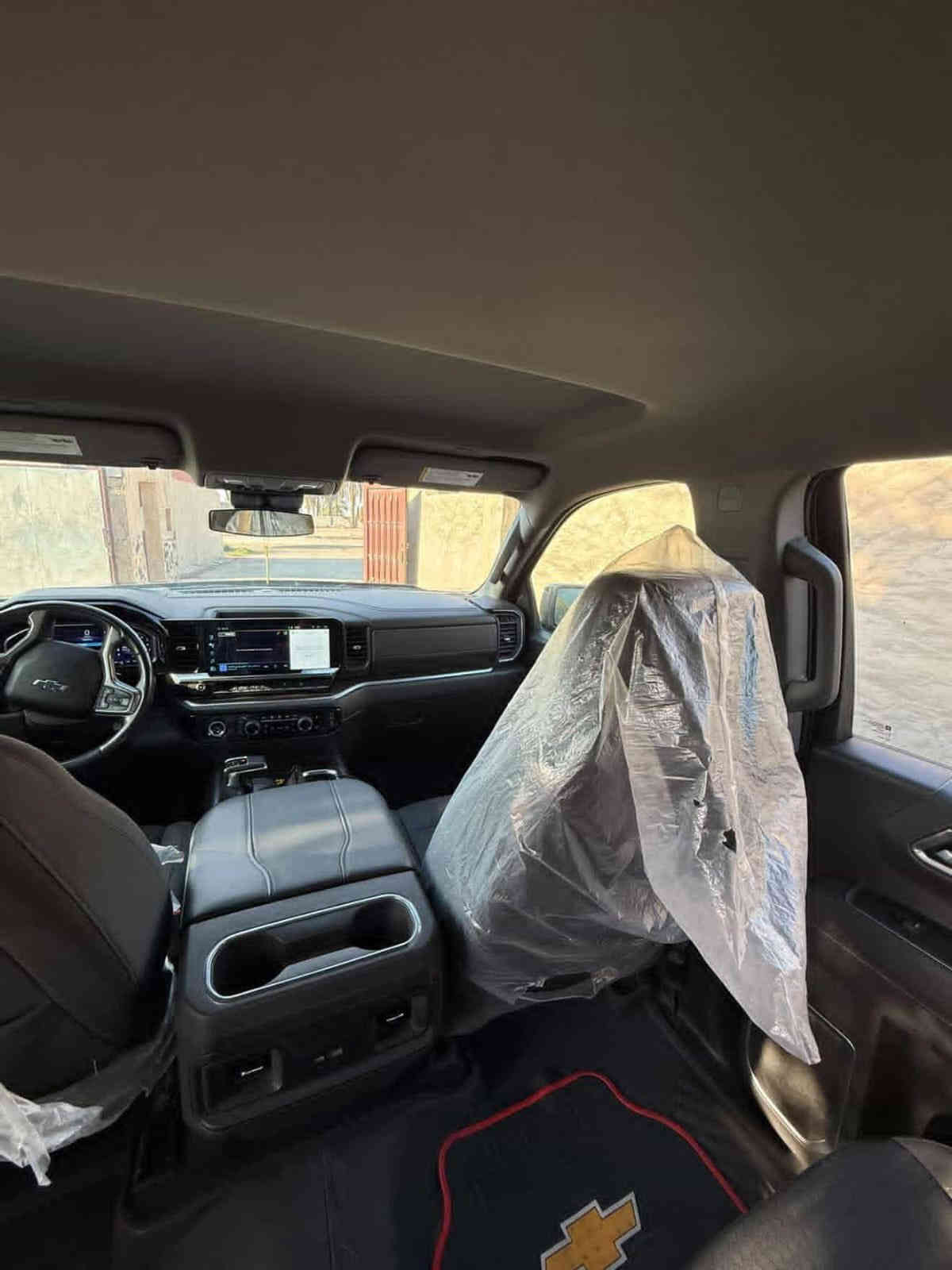 2023 CHEVROLET SILVERADO,RST مكينه8 سلندر السعر 370 وبيها مجال بسيط 
الاتصال***********
