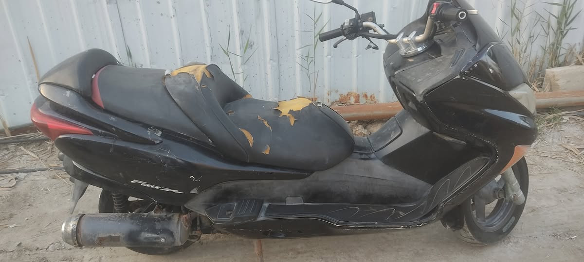 السلام عليكم فورزا 0/8 شغالات ثنينهن تنگر سلف وتطلع 
أبيعك كوم حديد لاتگلي شبيها مابيها ابيع كوم حديد
السعر ثنينهن 900 وبيهن مجال قليل للشراي 
واتساب *********** وانا بلخدمه
الناصريه مركز
