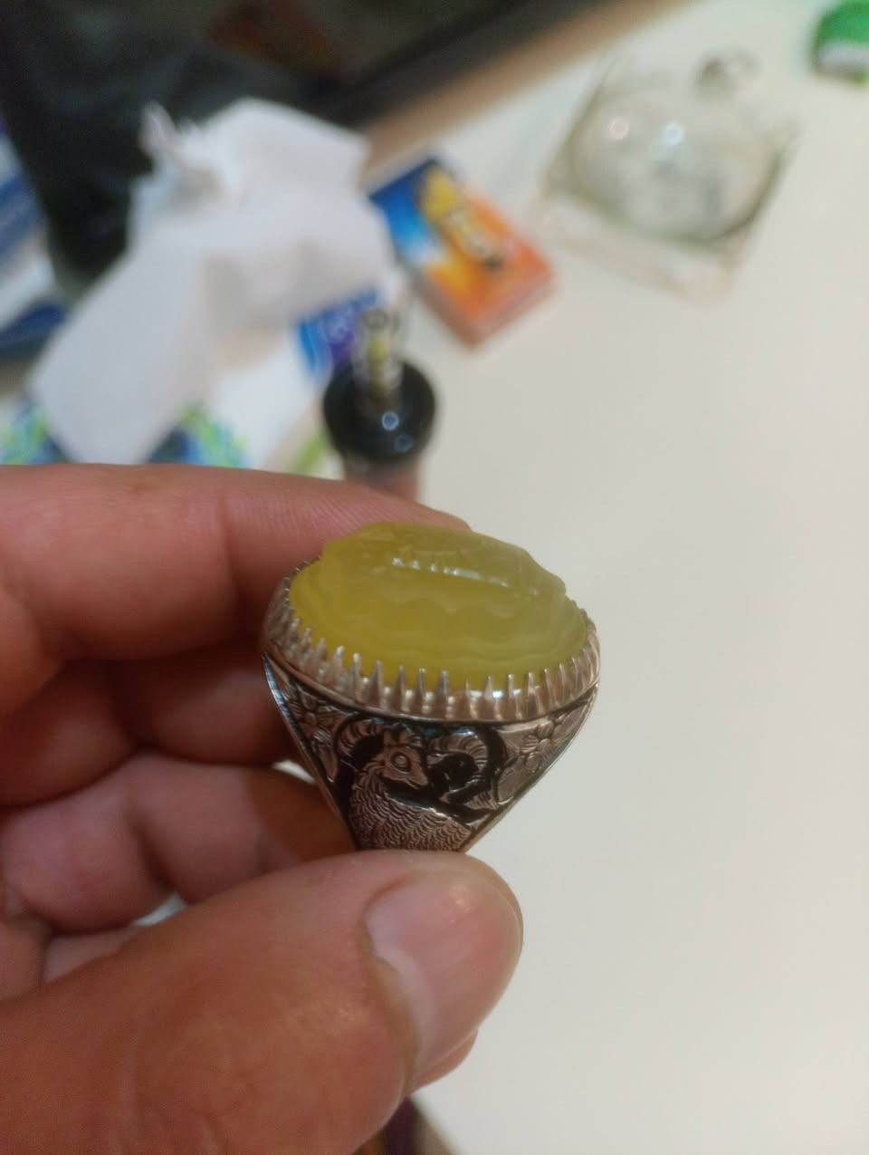 السلام عليكم ..عقيق يماني شرف الشمس صياغة مهدي 925 صياغة ثقيله جدا ومقاس 23 او 23 ونص مع الشهادة ومخطوط ( يا حسين)


**إذا كنت صاحب هذا الإعلان وتريد حذفه لأي سبب، رجاءا أرسل رسالة إلى الدعم الفني**