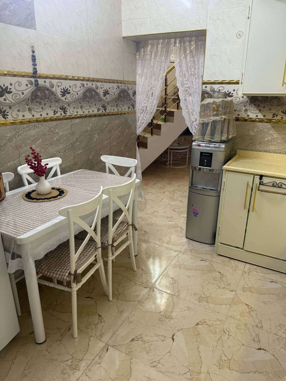 السلام عليكم دار مساحة ١٠٠متر طابو صرف على طابو الكاظميه سبع البور طابق ونص السعر ٨٣
هاتف ***********
