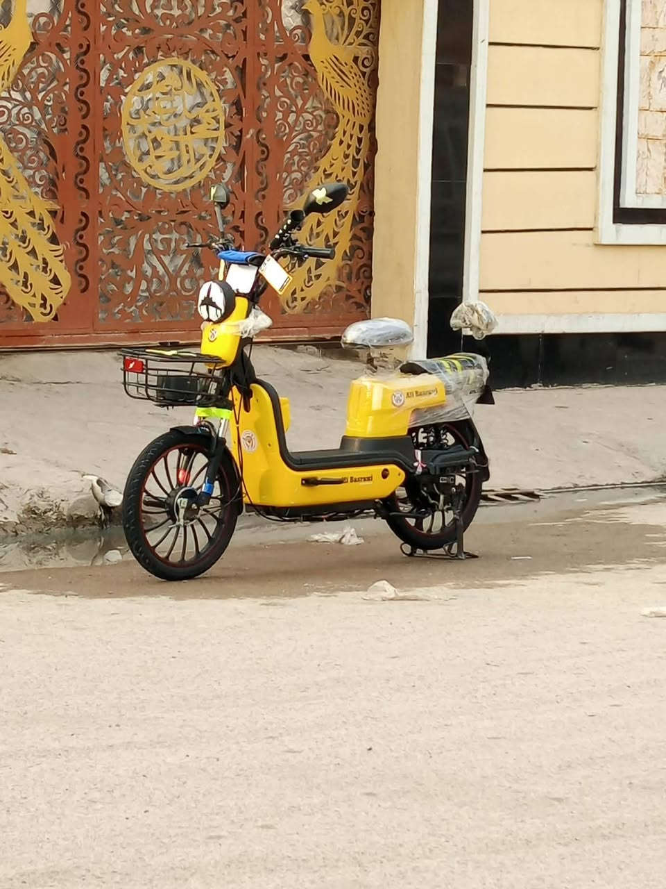 السلام عليكم شباب دراجة شحن لبيع فول نضافة بس باترياتهة. عطلانة ***********
