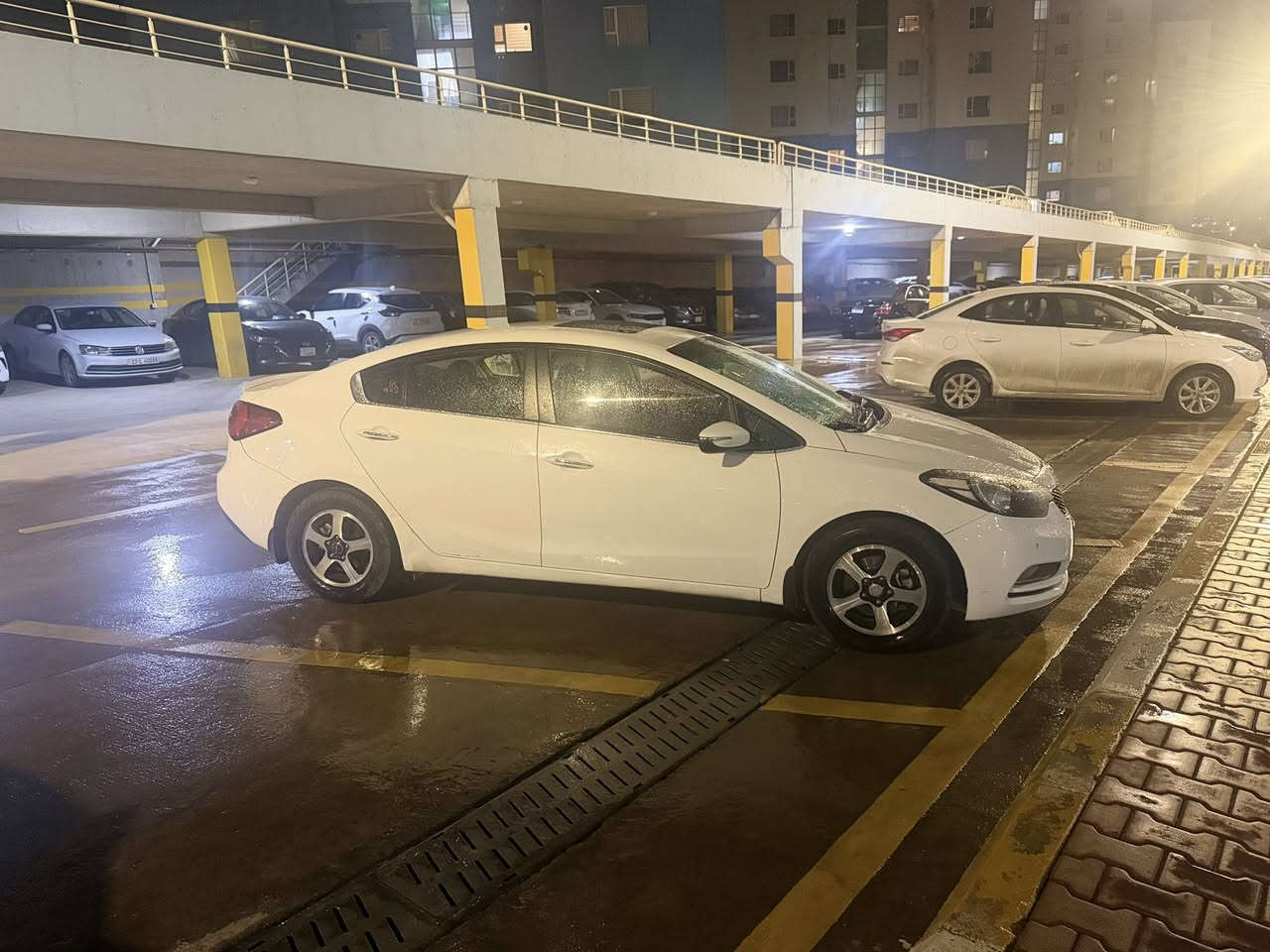 سيراتو 2014 رقم اربيل
بيها باردات مابيها صبغ 
مكينة 1600
سلايد 
قطعتين تبريد
حساسات امامي خلفي
مري شفط
لدات امامي خلفي
شفتات استيرن رياضي
ماشية 130 الف
تخم تاير جديد
باتري جديد
السعر 117
مكانها بغداد البياع
***********
