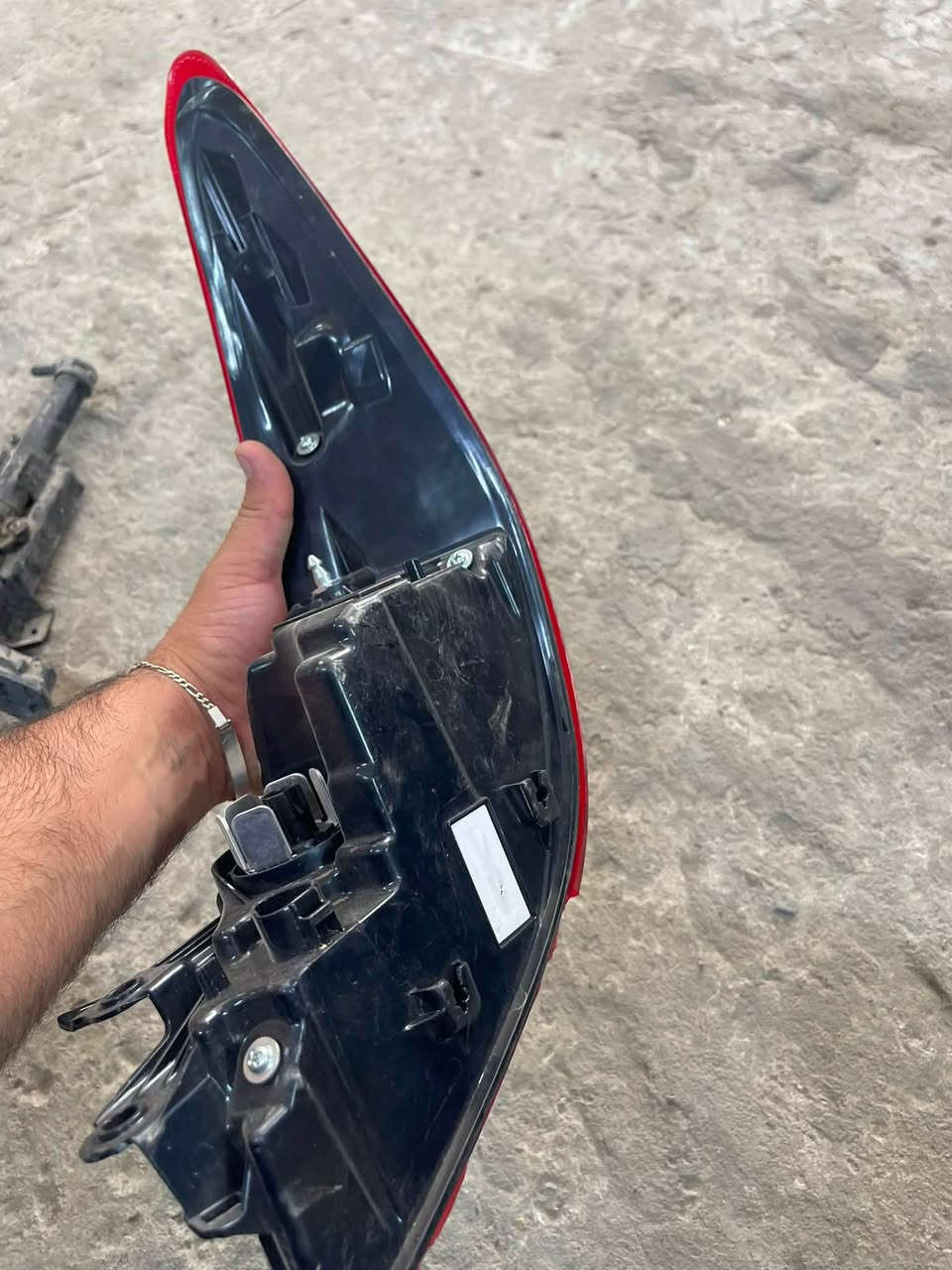 بك لايت كامري ايسر يحتاج تبديل زجاج عظم جديد اصلي السعر 25 الف ***********
