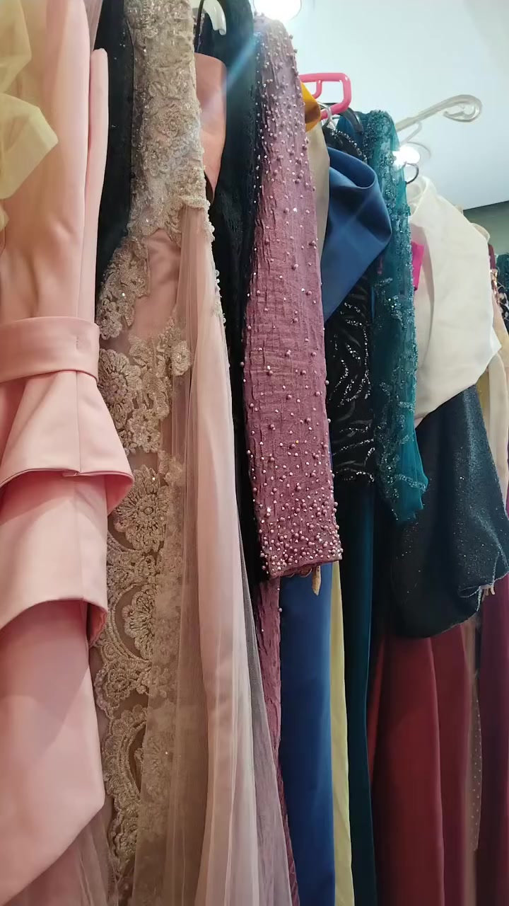 السلام عليكم
بيع فساتين  شلعه كامله   40 قطعه 
الي تفتح مشروع  قطع نظافه 100 ٪


**إذا كنت صاحب هذا الإعلان وتريد حذفه لأي سبب، رجاءا أرسل رسالة إلى الدعم الفني**