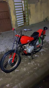 دراجه ايراني 4 كير حربي كله شغال مجفته جديد بس الجبنه بيه نضوح سعر 225...