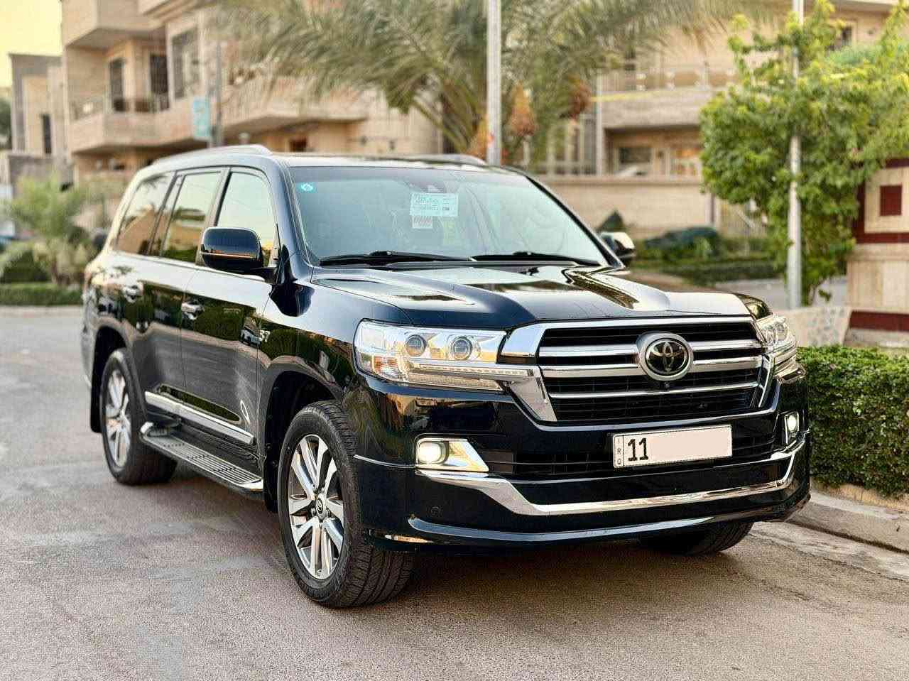 لاندكروز 2019 VX.S
محرك 5700 V8
ماشية 95 الف حقيقي 
السيارة مغلفة PPF اصلي ابو الضمان مكفولة كفالة عامة من جميع النواحي ونظيفة بمعنى الكلمه 
عدد البصمات 2 
المواصفات:
جكات 
انظمه قياده 
حساسات أمامي وخلفي
داخل قرميدي
كاميرات 360 أمامي وخلفي وجانبيات – 4 كاميرات
مري شفط ونظام ترحيب
اشاير لكزز سحب
تبريد بالكشنات
باب خلفي كهرباء
لايتات دبل عدسة + LED
جميع الكشنات كهرباء
زنون بلادي
فتحة سقف
داخل جلد 
نظام صوت Mark Levinson
مقاعد تدفئة وتهوية
3 شاشات
نظام مانع الانزلاق
نظام نزول المنحدرات
إشارات بالمرايا الجانبيه
شاحن لاسلكي 
ستيرن كهرباء + خزن ستيرن + خزن كشنات
وبعد بيها هواي مواصفات
السيارة جديدة جداً واستعمال نظيف رقم بغداد 
سعر 530 
الخاص مغلق

*********** بغداد, العراق
