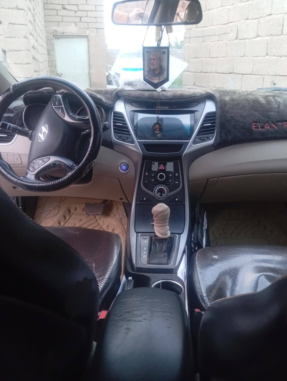 السلام عليكم للبيع  
موديل 2016 السعر 110
***********
فول مواصفات واحد على واحد 
1-بصمه تشغيل +ابواب+جنطه
2-تحكم ستيرن جهتين
3تدفائت كشنات 
4-فتحه 
5-تبريد بيانو
6-بريك ايكو 
7-دسكات اربع 
8-شاشه +كامره
9-محرك 2000
وبعد بيها مواصفات 
السياره بسمي رقم الگليزي واسط 
مصبوغه حزام بأمريكا شرط الإرباك سليم يعني بدون حادث وارد امريكي حادثها فقط دوسه اليسره عطره بدون داخل وصبغتها وعندي صورها قبل الصبغ والقماره بيها تگشير بين السلايت والجامه الاماميه وصبغته موجود سونار حديث قبل 20يوم  سويته
