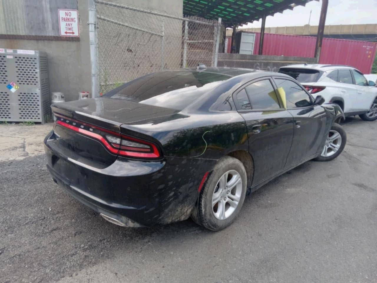 السلام عليكم جارجر ٦سندر موصفات SXT شاشه كبيره و كرسي السائق كهرباىي ضربتها موضوها بل صوه و الجاملغ مفتحوه من جهت بصف السائق الامامي لغرض تطبيك ماشيه ٩٠ الف موديل ٢٠٢٣ رقم الهاتف ***********
