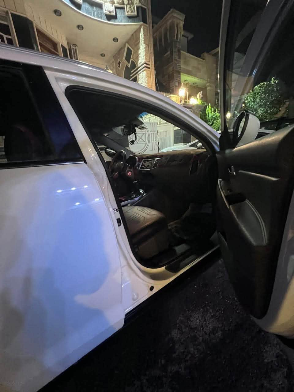 السلام عليكم 
للبيع گيا سبورتج ٢٠١٦ سيارة  خليجي رقم بغداد الجديد  بااسمي السيارة ماشية ١٠٠ألف  مواصفات سيارة محرك٢٤٠٠ بانروما فور ويل دفع رباعي هند بريك رجل تحكم ستيرن تبريد قطعتين كشنات جلد شاشة جبيرة كامرة سيارة فوول مواصفات ماعدا لبصمة محرك جديد مامفتوح گير مكفول تبريد شغال ثلج صدرها خير من الله والي عنده مرارس عادي من موديل ٢٠٢٤ وفووك عنوان السيارة بغداد اليرموك والاستفسار 
***********
