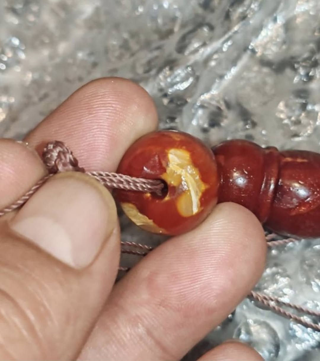 مسباح كهرمان مغلف قديم جدا وزن تقريبا صافي 157 غرام


**إذا كنت صاحب هذا الإعلان وتريد حذفه لأي سبب، رجاءا أرسل رسالة إلى الدعم الفني**