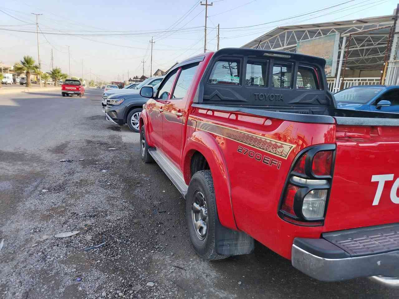 السلام عليكم تويوتا هايلوكس ٢٠١٣ فور ويل كويتية بدون ضرر بيها بارد فقط بل بابا الايمن الخلفي محرك بلادي ماشية ٢٠٠ الف حقيقي السعر ١٨٥ وبيها مجال بسيط الرقم ***********
