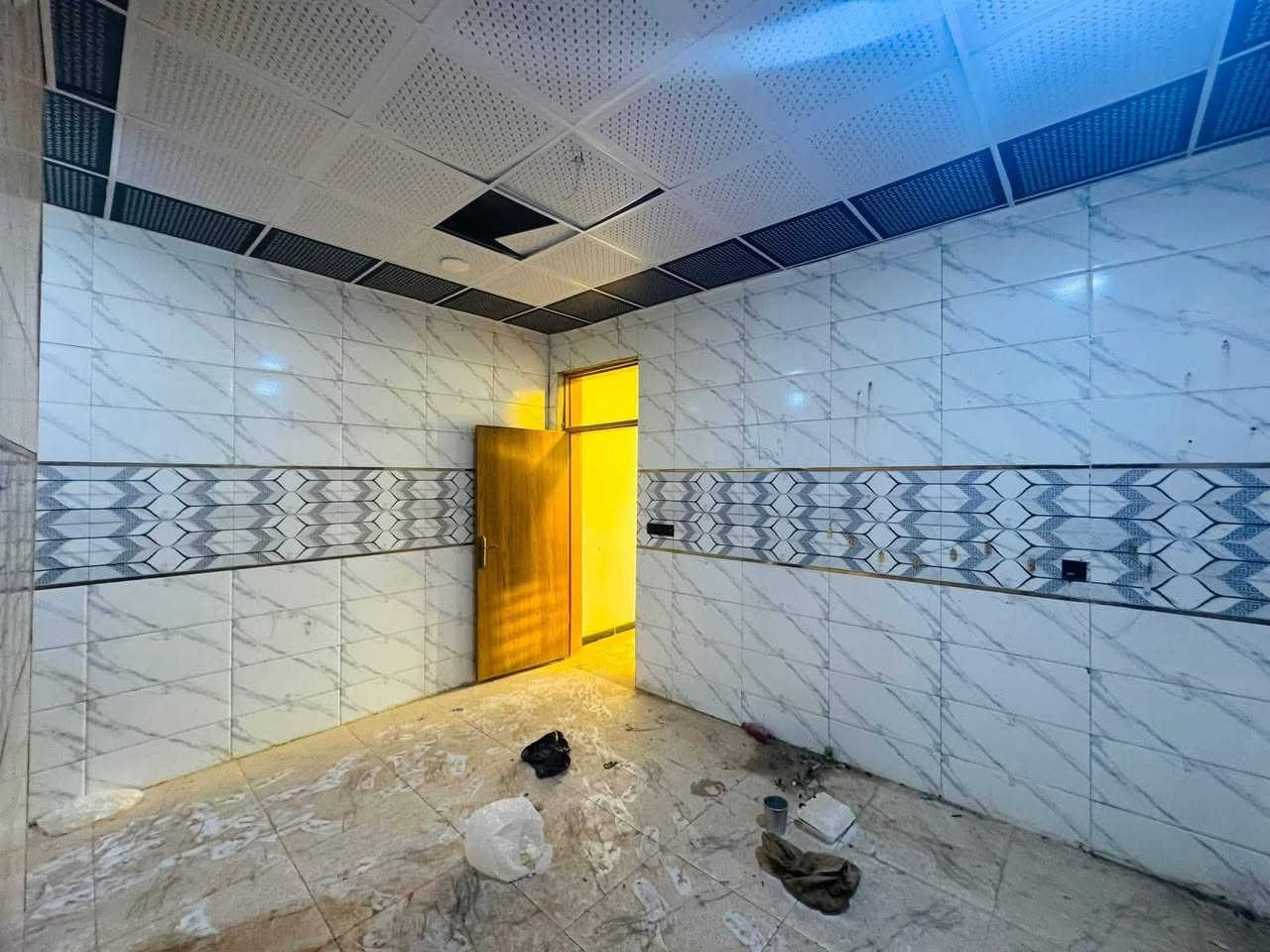 يا الله يوجد لدينا بيت إيجار 100 متر مكانة مجمع بيتي الثاني  ايجار 250 كل شهر بشهر يتكون من صاله ستقبال مطبخ صحيات غرفه  استفسار يوجدواتساب ***********
***********
