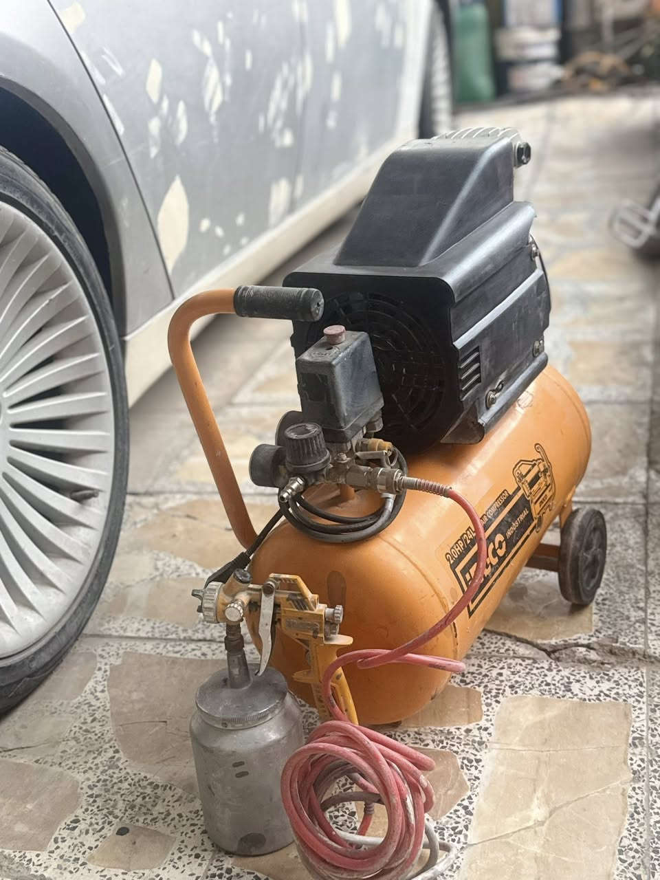 سلام عليكم كمبريسر للبيع  24 لتر نضيف استخدام كلش قليل سعر 125 مكاني بغداد تقاطع درويش رقمي ***********
