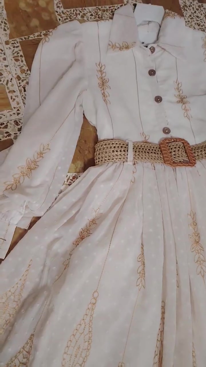 فستان بناتي يلبس العمر ١٠/١١سنوات
نضيفه كلش عيد واحد لبستها وصغرت عليها.. اخذتها ٣٠
ابيعها ٢٠مكان حي البكر..


**إذا كنت صاحب هذا الإعلان وتريد حذفه لأي سبب، رجاءا أرسل رسالة إلى الدعم الفني**