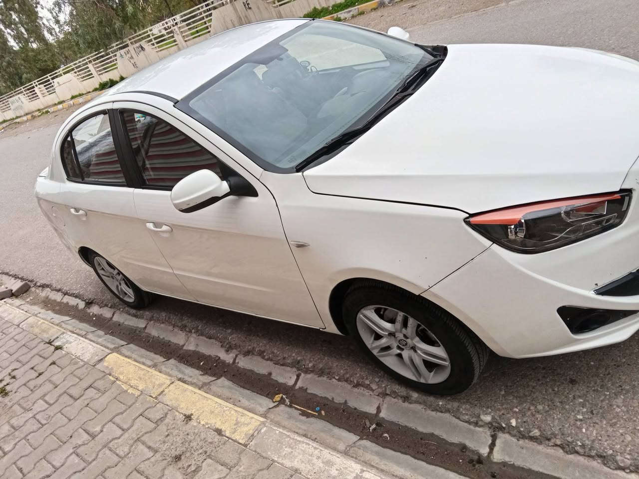 سلام عليكم فاو أولي موديل2013 رقم اربيل دولي السنوية لحد 28 السيارة بها جاملغ طرف سكن وبونيد بدون دواخل كير ومحرك بالشرط
ما بيه اي نقص تبريد تدفئة شغال بدون عيب كير اتوماتيك كير ومحرك بلادي السيارة على البلاد 
للاستفسار اتصال على 
***********
