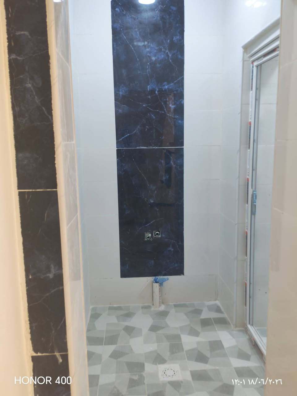 🏡 دار للبيع – زراعي 
📍 الموقع: مقابل قريت الغدير رقم العمود 258
📐 المساحة: 100 متر مربع 10×10طابقين
🏠 تتكون من: ✔️ 3 غرف نوم
✔️ صالتين
✔️ استقبال
✔️ مطبخ
✔️ مجموعة صحيات عدد 3
🚗 موقع مميز جداً،  على شارع بعرض 14م، وقريب من جميع الخدمات.ارصفه مقرنص انترنيت ضوي مولده وطني اناره ليليه  ماي خدمات بلديه 
🏗️ البناء صب كونكريت وبمواصفات هندسية ممتازة، شغل درجة أولى.
للتواصل ***********
واتساب***********
