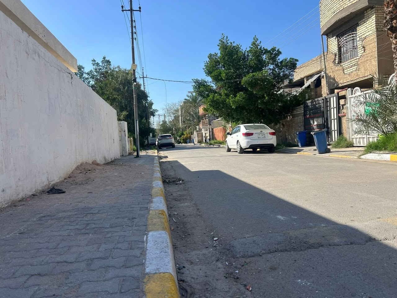 للبيع 200 متر الدولعي مقابل مدرسة المفاخر محلة 432زقاق 89 بناء قديم ابيع قطعة ارض المتر 1650 هاتف ***********
