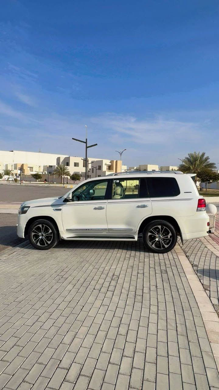 السلام عليكم

لاند كروز موديل 2021 خليجي
السياره بدون حادث 
الباب الخلفي والجاملغ الامي 
بارد حك اصبعين 
ماشية 110 الف
6 سلند 
مكان السيارة تكريت
 مكلف بالنشر 
صاحب السياره  : *********** تكريت, صلاح الدين
