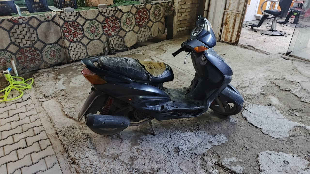 سلام عليكم سكنس نثيه كوري دراجه شغاله
ابيع كوم حديد سعر 350 وبيها مجال 
الاستفسار ***********
او خاص
