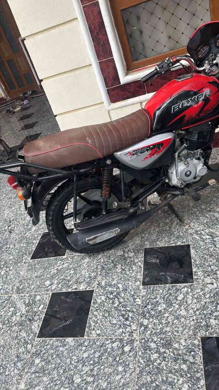 سلام عليكم شباب دراجه بوكسر فحل موديل2022  دراجه وراق صوليه نضيفه كلش مامفتوحه لمكينه لسعر مليون وربع 
ورقم لتواصل ‏‪***********‬‏ واتساب هم بي
