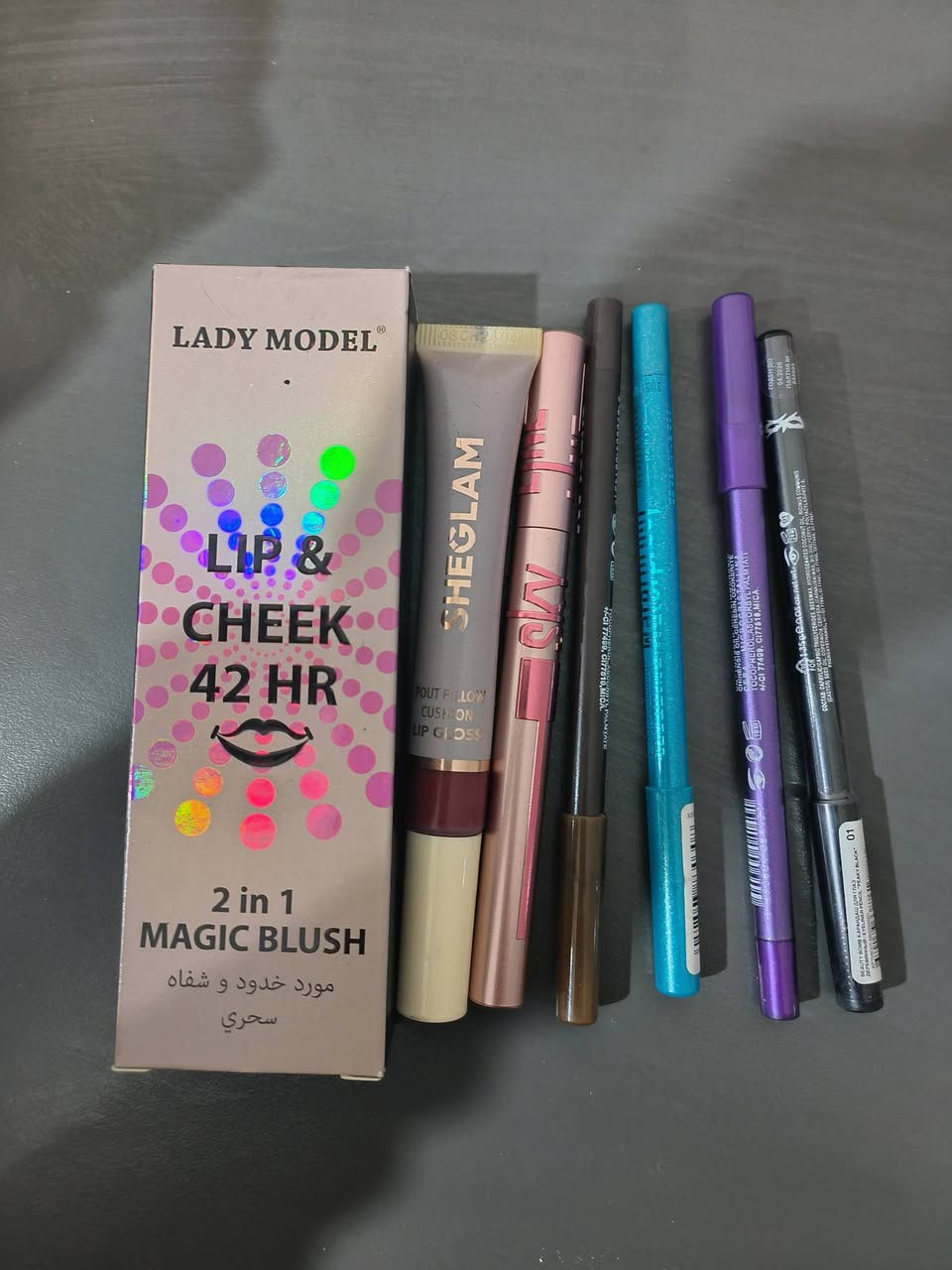 ادوات مكياج مشكلة ماركات Bourjois , Sheglam , Maybelline
جديد ما مستخدمه ابيعهم كلهم سواء 23 قطعة 
كلوس مال شفاه الوان مختلفة 
برايمر ، هايلايتر ، ماسكارا 
باليت عيون ، بودر 
اقلام كحل الوان مختلفة 
كريمات عناية بالبشرة ، مزيل مكياج

جديد ما مستخدم ، الكل سوا


**إذا كنت صاحب هذا الإعلان وتريد حذفه لأي سبب، رجاءا أرسل رسالة إلى الدعم الفني**