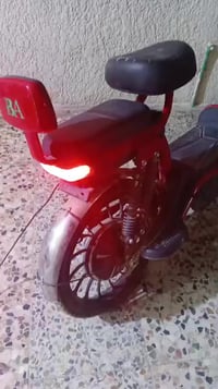 دراجه شحن للبيع نظيفه كامله فقط محتاج شاشه وتاير خلفي  مكان بغداد الام...