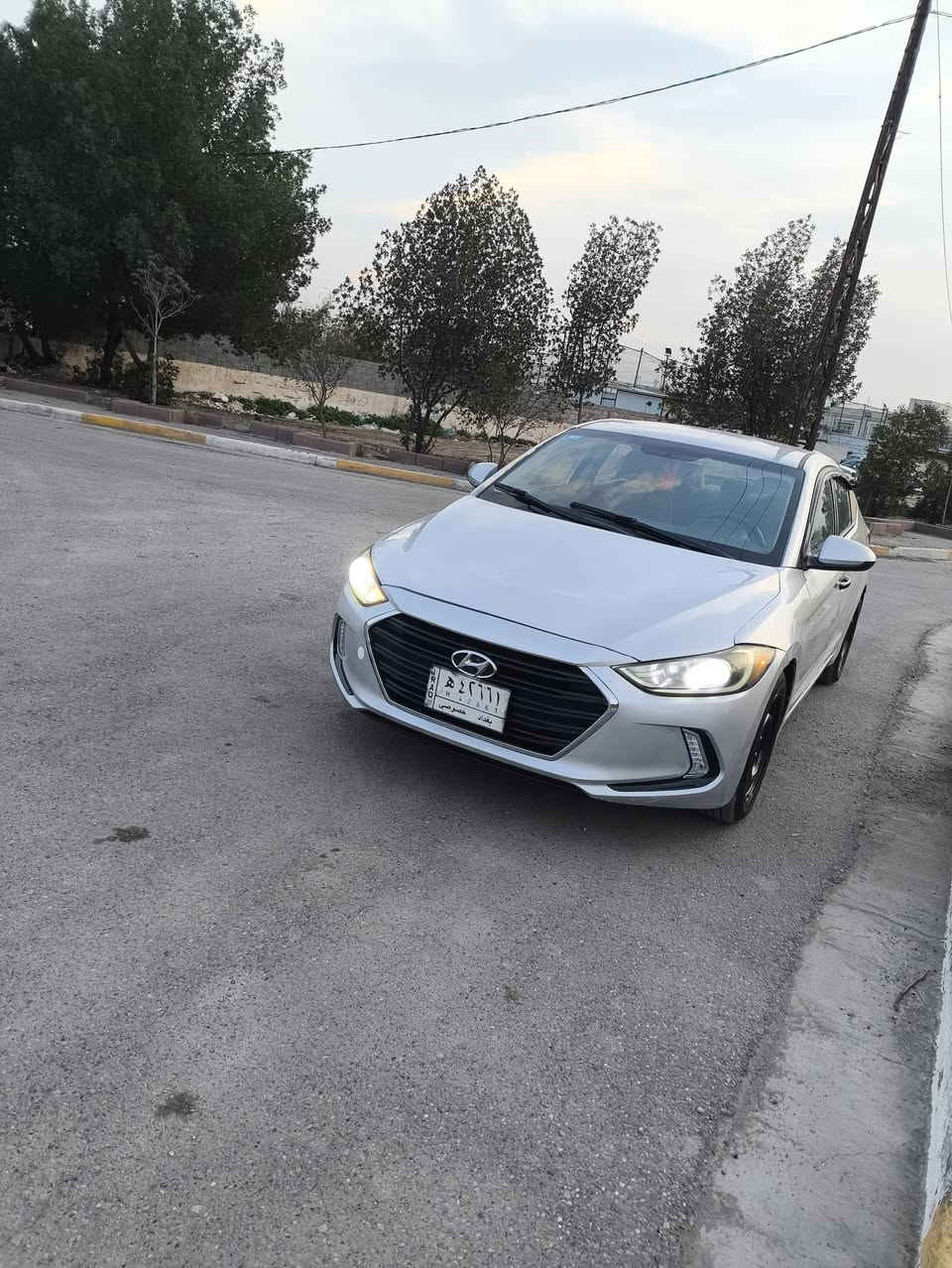 السلام عليكم 
النترا موديل 2017 وراد أمريكا 
سيارة جاهزة و كاملة من كل النواحي مواصفات حلوة 
كير AT المرغوب 
شاشة كبيرة كامرة دوارة 
تحكم استيرن جهتين
ثلاث انظمة قيادة ايكو سبورت عادي 
رقم بغداد شرط التحويل 
حادثها الجاملغ الخلفي فقط سيارة بدون دواخل و بيها مكانات رش صبغ جمالية اعتبرها احزام 
السعر (112)$ و بيها مجال قليل 
العنوان بغداد السيدية قرب تقاطع الدرويش 
تفاصيل اكثر الاتصال على الارقام التالية 
***********
***********
