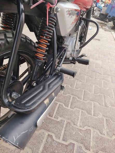 السلام عليكم بوكسر موديل 2023 اوراق اصولي الدراجه نضيفها ومحركها نضيف سعرها 1300 ***********
