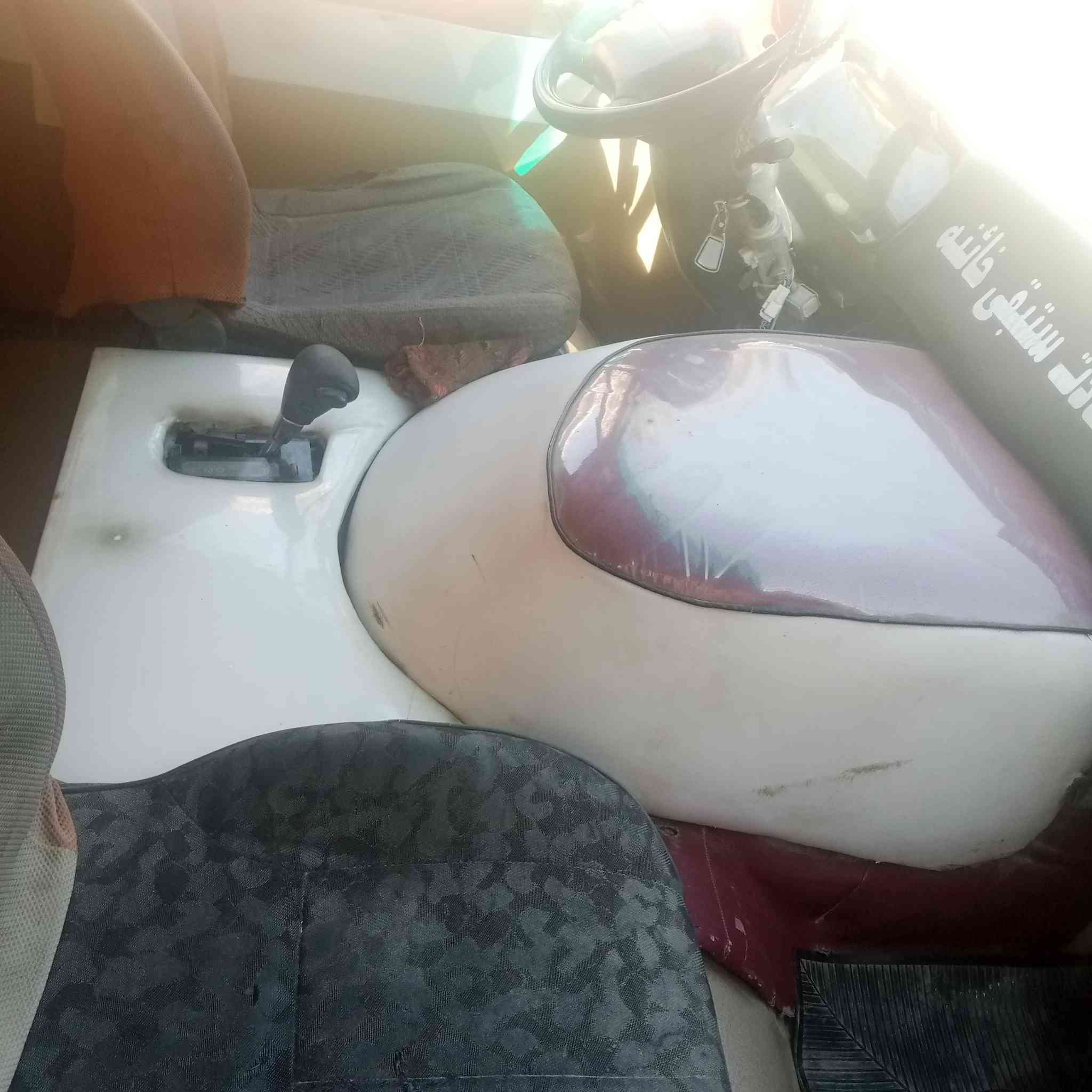 السلام عليكم سياره رف البيع سياره كير مكينه تخم تأير دوشمه جديده تعمير جديد كهربائيات جديده سياره اصوليه راعيه موجود يمي سعر خمسه وبيه مجال الشراي 
اي استفسار ***********
