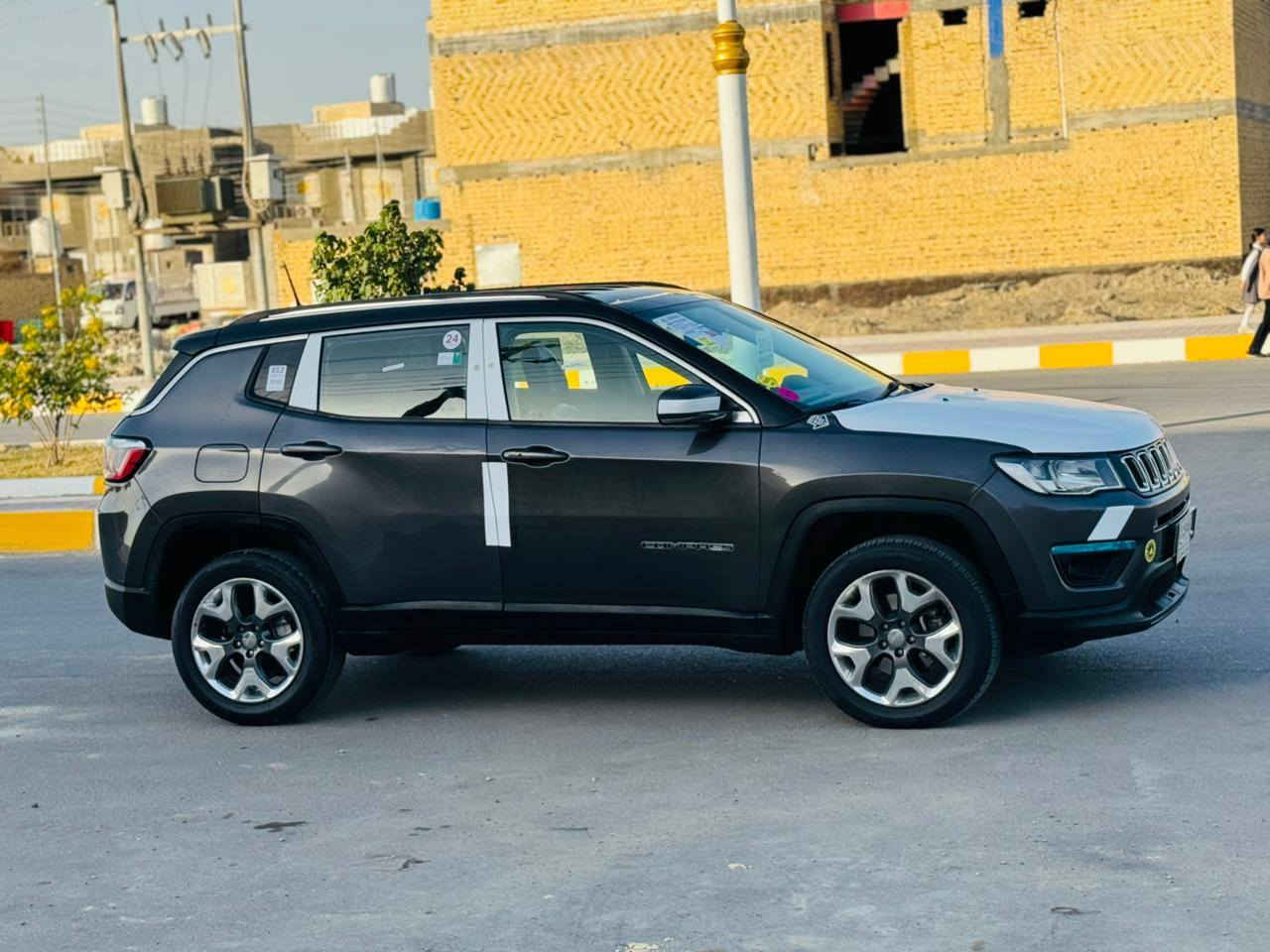 السلام عليكم
 جيب كومبارس موديل 2018 رقم بصره بسمنه
وارد امريكي ضررها بنيد فقط بدون ضرر داخلي والباقي كفاله عامه
موصفات فول 1/1
مكينه 2400 ما مفتوحه
ماشيه 75 الف
السياره مكينه كير تبريد حداده على وضع الشريكه اي نق مابيها وشرط احلا من صور
العنوان البصره
السعر 117 
رقم ***********
رقم *********** البصرة, العراق
