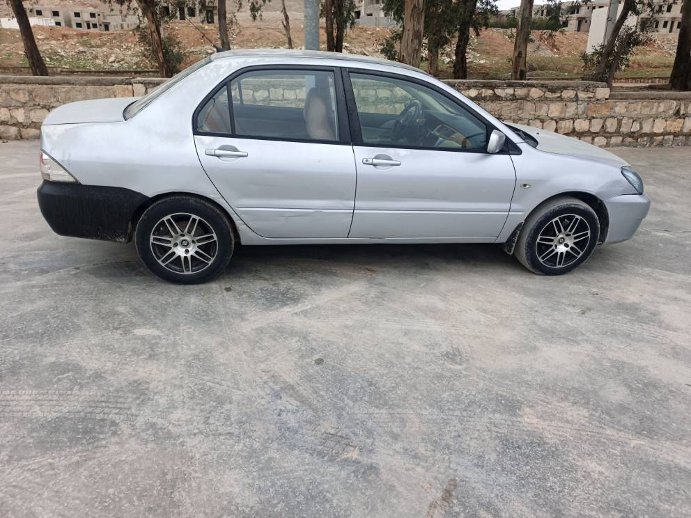 لانسەر بۆ فرۆشتن ٢٠٠٧مەکینەگەورەی ناوزەر دووپارچەی بۆیاغە بەدەنەی پێشی گۆراوە ڕەنگ سلڤەر سەنەوی تازە بەسەر چوە بەڵام ڕەقەمی نوێیە تکایە تکایە گەر موشتەری نی بێزارمان مەکە نرخی ٦٧مەجالێکی برایانە *********** كويسينجاك, أربيل
