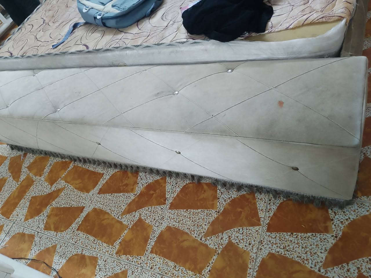 بيع مستعجل غرفه تركيه وتخم وكاونتر اسعارهم مناسبه للاستفار ***********
