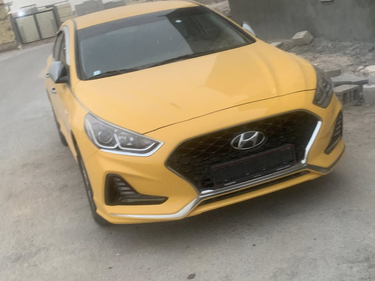 سوناتا 2023 اصل كوري  غاز  رقم بصره  مكفولة كفالة عامة وجديدة كلش ما مشتغلة بالشارع
محرك 2000 غاز 
ماشية 71. حقيقي ما مصفره
سايد بريك كهربائي
كشن كهربائي
كشنات جلد 
تدفاة وتبريد بالكشنات
حساسات خلفية
لد امامي 
لد خلفي 
ويل كب حجم 17 
مرايات كهربائية 
السعر 205. 
الاتصال ***********
البصره حي. بغداد
