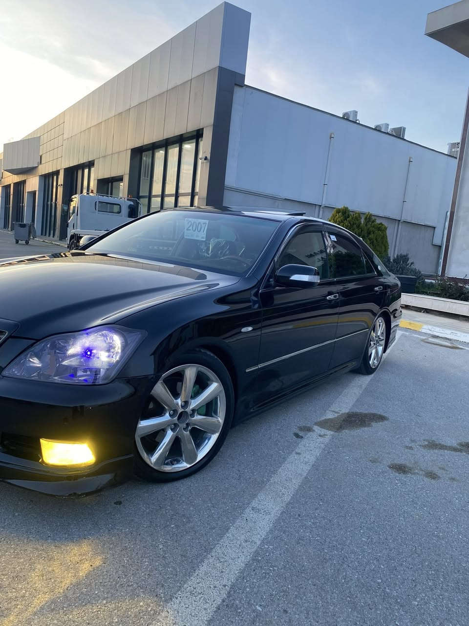 سەرەتا بەناوی خوای گەورە
ماشاءاللە لە ماڵی هەموو لایەک تاقانە و پاکەتی 
شاهینە ساغ ساغ بێ بۆبیاخی ئەوروپاشی نیە 
گێڕ گەورەی مەکینە بچووک ئاڵتوون بازار 
قەپات قەپاتە سڵاید و جڵد و هیتەر و ئاوینە ئیشارەت
ئیمپی فایەر و تایەو ویلی لۆکی دینگە ئیستیل بەس ماشاءاللەی ئەوویی هەموو گیانی بەشەرت کەڤەر گۆڕاو شەنسی کۆسەرە و دەعموو لیدرا و گێڕ و مەکینەی بە شەرت سەیارەکە تا بڵیت جوانە عەتەڕی تیئاڕدیە ١٤٤ هەزاری حەقیقی رۆشتوە بە شەرتی ١٠ سۆنەر و ١٠ فیتەر 
شوین سلیمانی 
ژ.م ***********
سعری ٨٧ گەڵا و معامەلەیەکی برایانە 
گۆڕینەوە ناکەم بەس فرۆشتن
